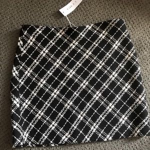 Gilli Black and White Mini Skirt